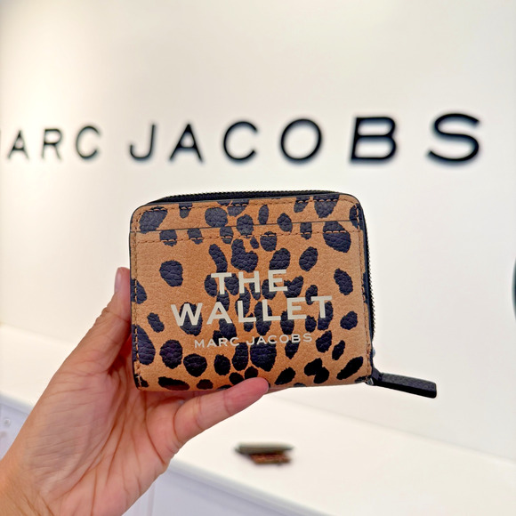 Marc Jacobs THE CHEETAH MINI COMPACT WALLET 2R4SMP003S02 - Picture 1 of 8
